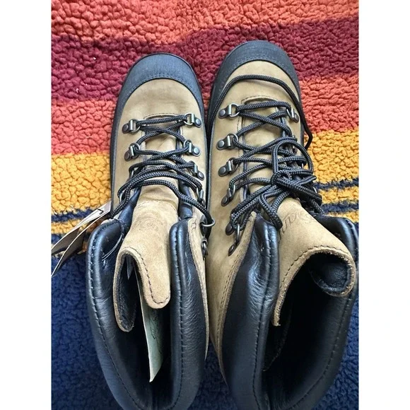 DS NWOB Danner Made In USA Combat Hiker 43513x Leather Boots Size 11 New Vibram